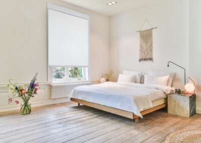 Simple,Bed,With,White,Linen,In,Spacious,Bedroom,With,White