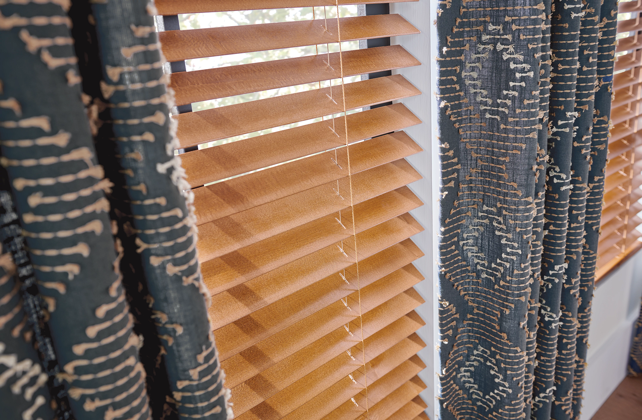 graber 1570 drapery wood blinds rs22 v3